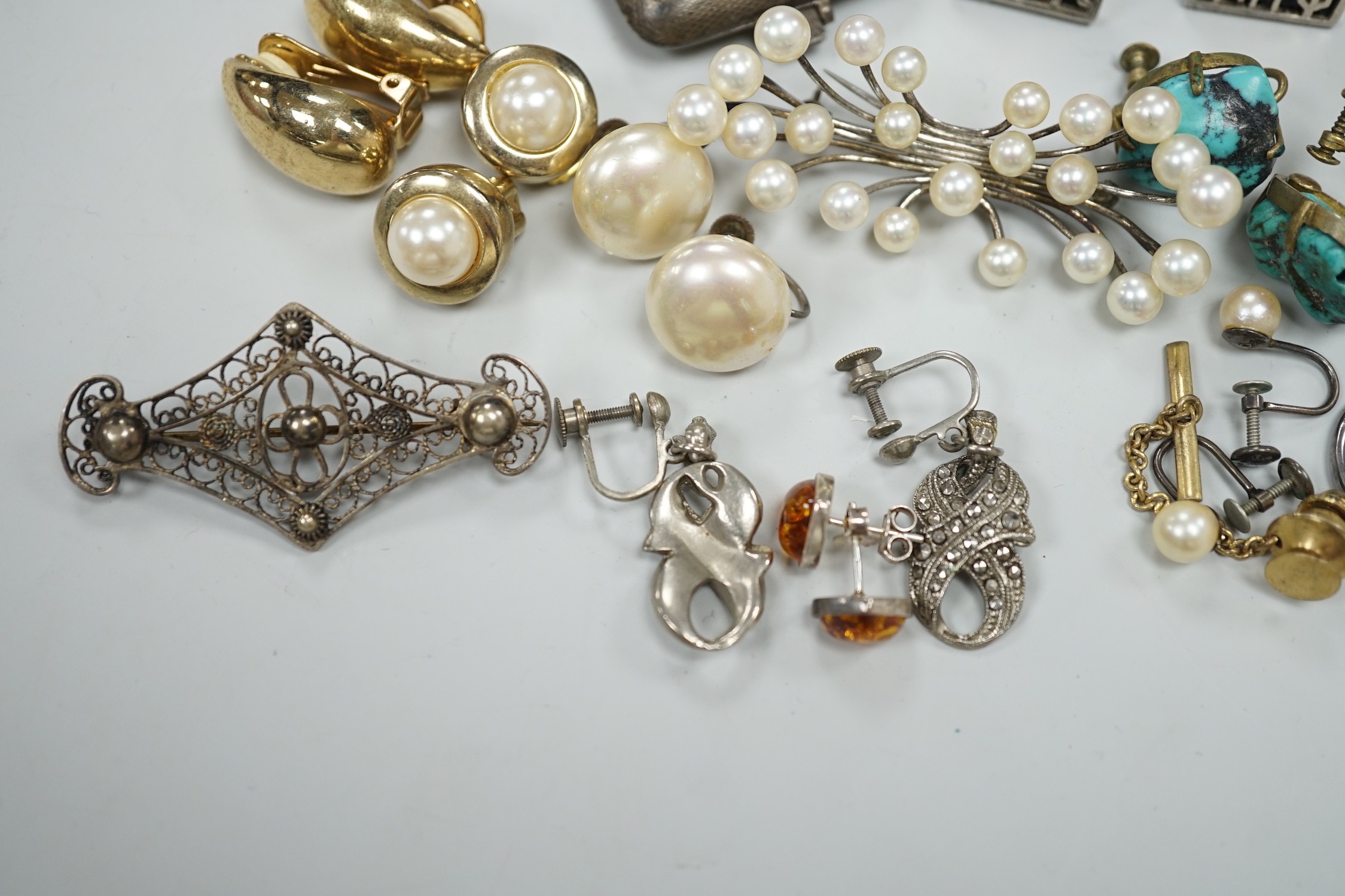 A 1930's engine turned silver travelling timepiece, Birmingham, 1934, 39mm and a group of assorted costume jewellery.